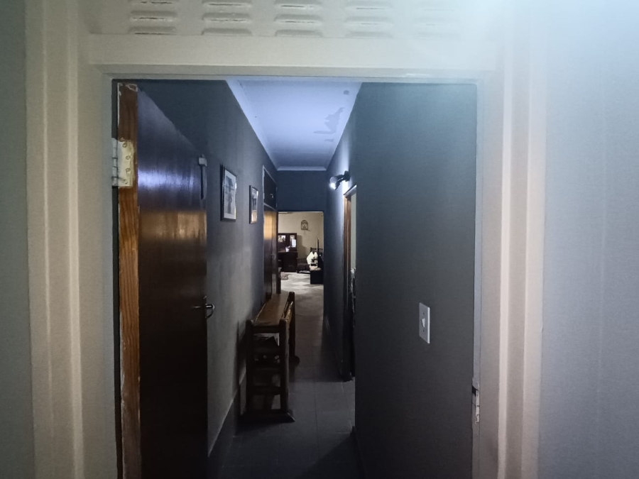 5 Bedroom Property for Sale in Mooinooi North West